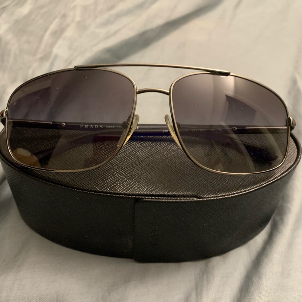 Like new authentic Prada sunglasses unisex